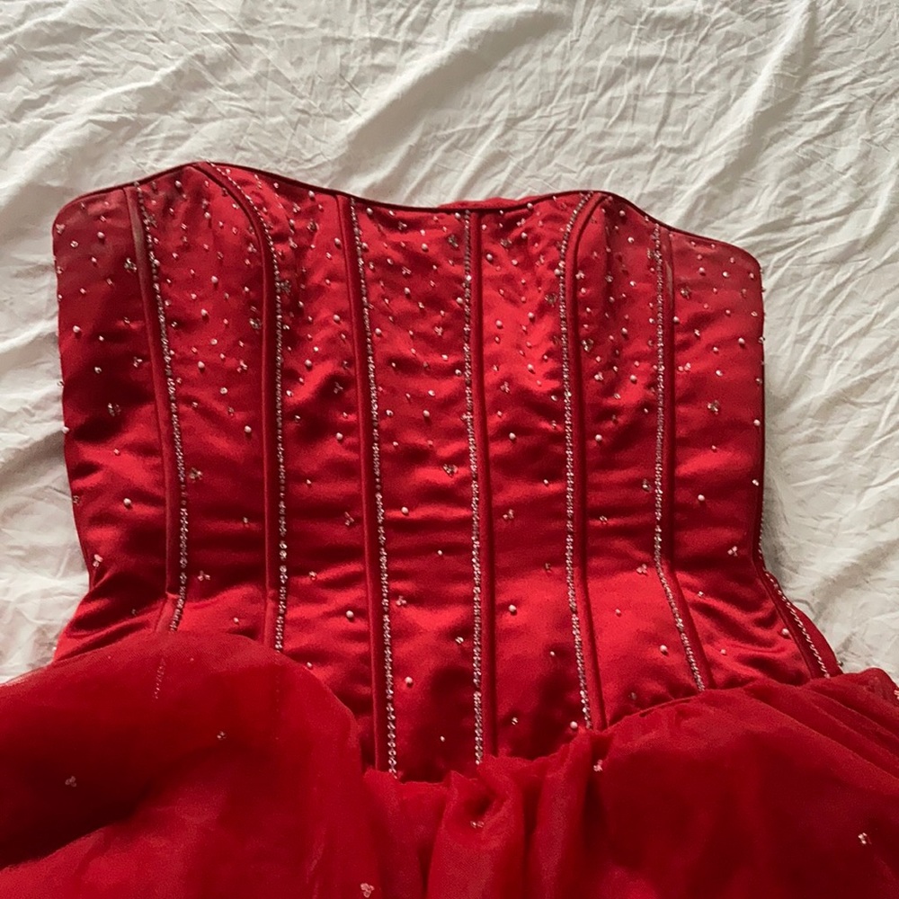 a red prom dress